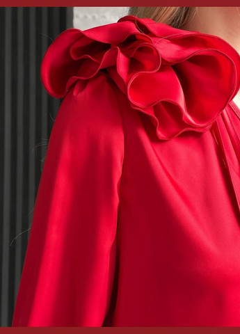 Красная демисезонная трендовая блуза с цветком-чокером Vakko