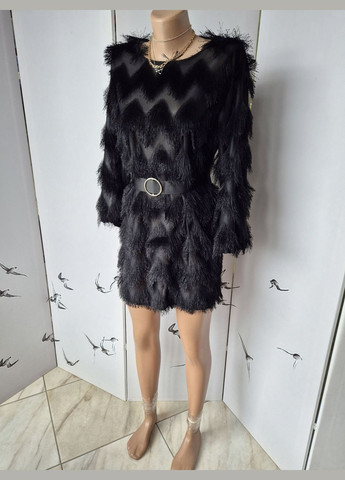 Чорна сукня-накидка жіноча з напівпрозорими та пухнастими зиг-загами Dress Code