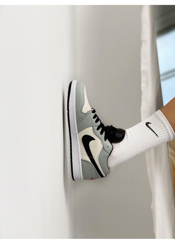 КРОСІВКИ ЖІНОЧІ NIKE AIR JORDAN RETRO 1 LOW GREY WHITE BLACK 1 НАЙК АІР ДЖОРДАН No Brand сірі демісезони (367174356)