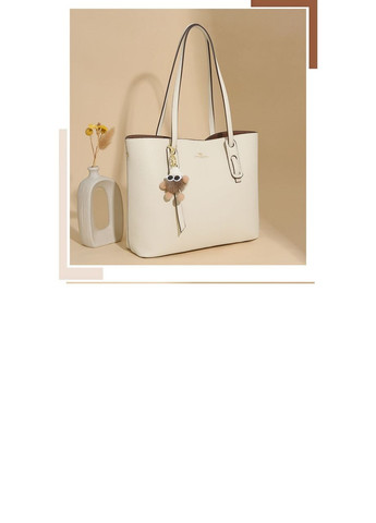 Жіноча сумка з натуральної шкіри велика молочна з брелком КиП (338596837)