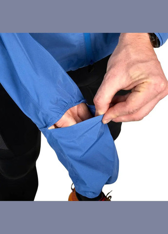 Черная демисезонная куртка deluge onyx Ultimate Direction