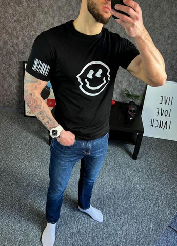Черная принтованная черная мужская футболка со смайликом No Brand