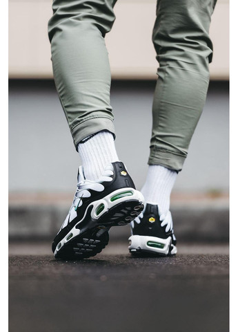 Сірі Осінні кросівки чоловічі nike air max plus tn black white green найк аір макс тн плюс No Brand