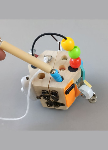 Бизиборд бизикуб мини деревянный Логическая игра-бизиборд C 64873 куб, 10 мини-игр, в коробке Play Smart (361409470)