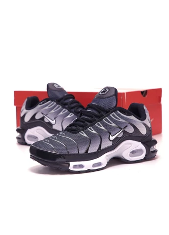 Цветные всесезонные кроссовки air max plus black white gradient No Brand