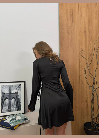 Чорна вечірня шовкова вечірня сукня з зав'язками Adelante однотонна