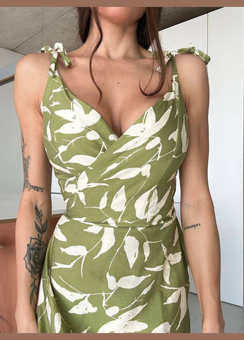 Оливкова кежуал сукня на запах довжини міді на запах Adelante з квітковим принтом