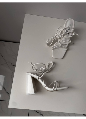 Белые женские босоножки Helen