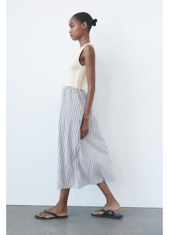 Бежевое комбинированное платье с трикотажным верхом и полосатым низом. Zara