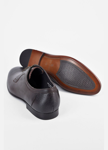 Коричневые классические туфли мужские коричневого цвета Let's Shop на шнурках