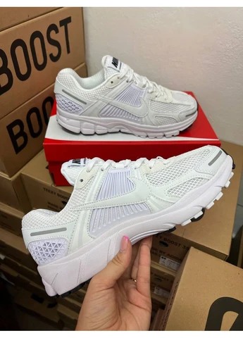 КРОСІВКИ ЖІНОЧІ NIKE VOMERO 5 WHITE НАЙК ВОМЕРО 5 БІЛІ No Brand білі демісезони (391943175)