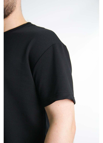 Чорна футболка Intruder