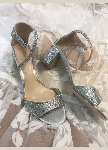 Вечірні босоніжки Jewel JET Sandal silver Badgley Mischka (299717391)