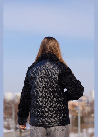 Чорна демісезонна куртка MN