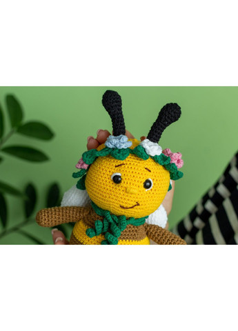Амигуруми пчёлка в венке – вязаная игрушка 25 см ручной работы No Brand (352474138)