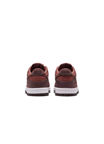 Коричневые демисезонные кроссовки dunk low se (gs) brown hq9293-200 Nike