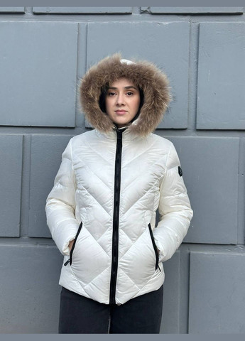 Белая куртка женская FLY Ріст 164см,обєм грудей 89,талія 74,бедра 95