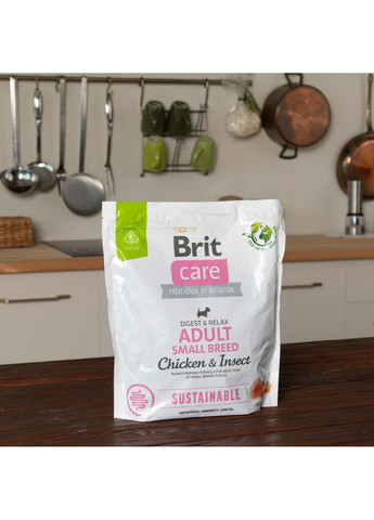 Корм для собак малих порід Dog Sustainable Adult Small Breed з куркою та комахами 1 кг (8595602558674) Brit Care (364787944)