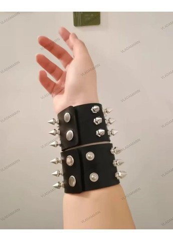 Браслет на руку з металевими шипами,готичний,панк-рок браслет з трьома рядами фігурних шипів No Brand (367838112)