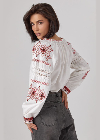 Біла вишита сорочка зі вставками макраме на рукавах Delvinss
