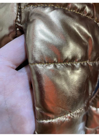 Золотиста куртка жіноча блискуча капюшон осіння 38 золото No Brand