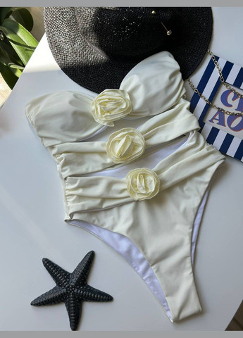 Молочный цельный женский купальник с формованным верхом бандо Simply sexy