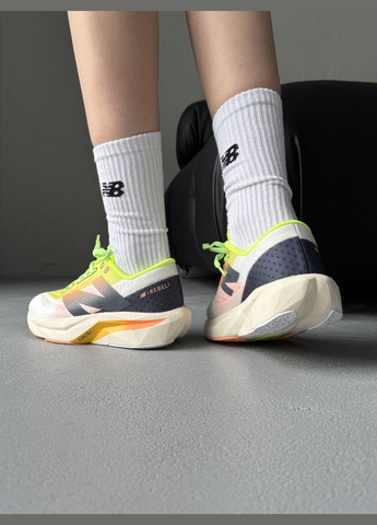 Бежевые демисезонные кроссовки мужские и женские new balance fuelcell supercomp elite v4 | нью беланс фуэлцелл суперкомп бежевые No Brand