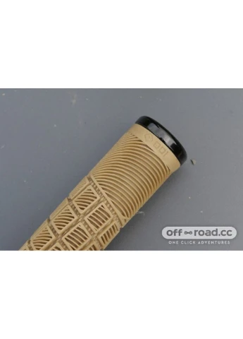 Грипсы Reflex v2.1 Lock-On MTB Closed End 135mm Tan (OBOD_D33RXT-B) Odi (395407985)