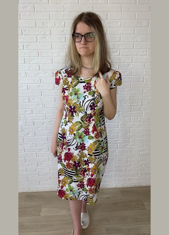 Білий повсякденний, кежуал біле бавовняне літнє жіноче плаття-футляр міді з квітковим принтом з фіалками сукня-футболка, футляр No Brand з квітковим принтом