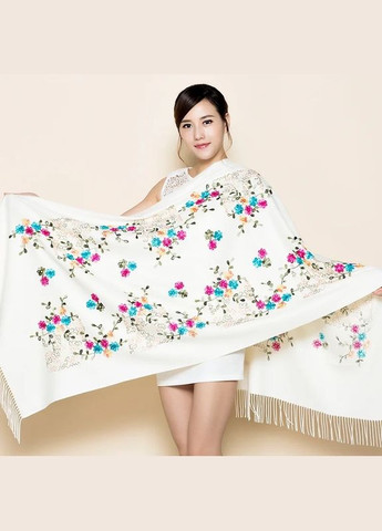 Кашемировый шарф с шелковой вышивкой "Магия природы" в молочном цвете 134004 Cashmere (325878571)