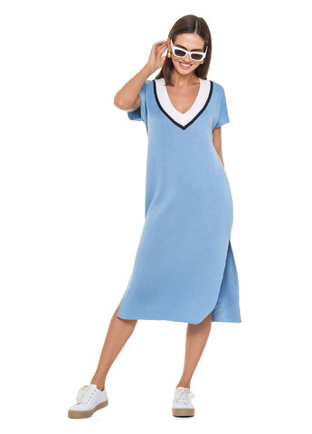 Голубое свободное трикотажное платье с цветным v-образным вырезом SVTR