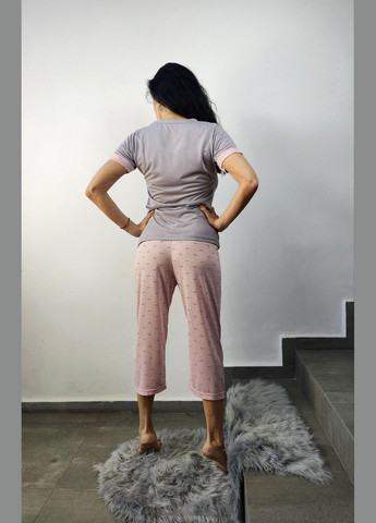 Комбинированная всесезон женская пижама для дома футболка с бриджами – капри хлопковая LINDROS