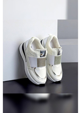 Женские белые сникерсы на танкетке с серебристыми вставками – стильные кроссовки для лета Viki Кросівки белые лето (367079393)