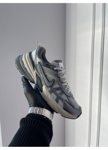 Сірі Осінні кросівки чоловічі і жіночі nike runtekk v2k summit white metalic silver | найк рантекк в2к сірі білі No Brand