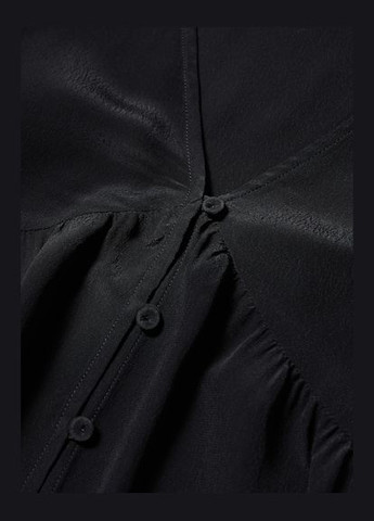 Чёрная блуза з воланами Mango