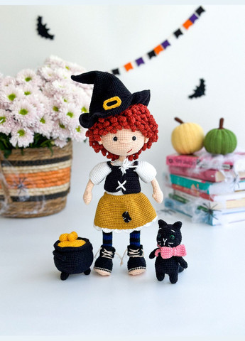В’язана лялька амігурумі «Відьмочка з чорним котом і казаном» ручної роботи No Brand (331162392)