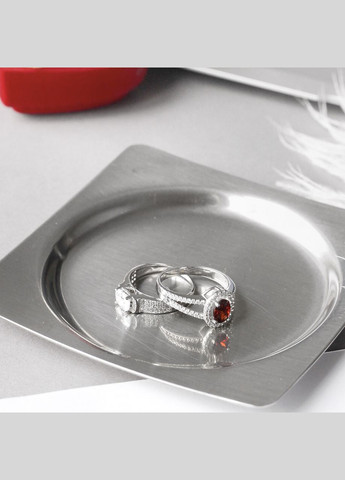 Каблучка срібна з крупним овальним каменем та розсипом маленьких фіанітів Каштан (342334703)