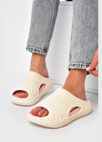 Шльопанці піна жіночі білого кольору Let's Shop (337115545)