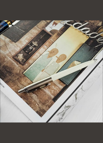 Кулькова ручка JOTTER 17 Standart White BP в Eco упаковці 15 032e Parker (316468696)