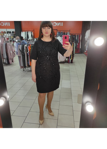 Черное платье прямое до колен стрейч короткий рукав декор 52 черное No Brand