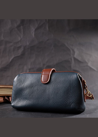 Оригінальний шкіряний клатч у модному кольорі з цікавою клямкою синій 19,5х10х5,5 см 22428 Vintage (329196793)