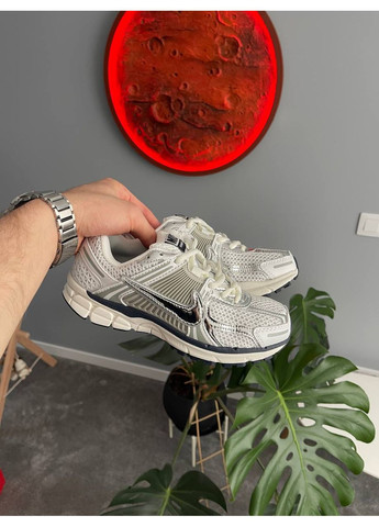 Кроссовки женские и мужские Nike Air Zoom Vomero 5 dust metallic silver gray | Найк Аир Зум Вомеро 5 серые No Brand серебряные демисезоны (355339597)