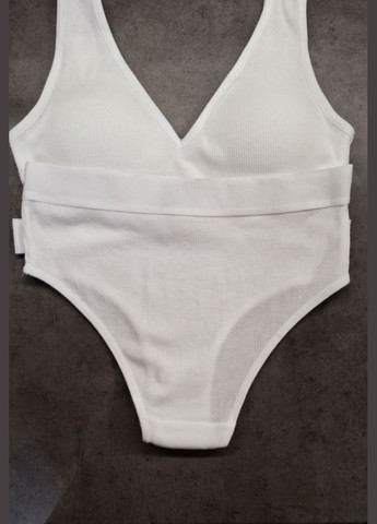 Белый демисезонный женский базовый комплект нижнего белья из рубчика со съемными чашками – топик и трусики, универсальный размер No Brand