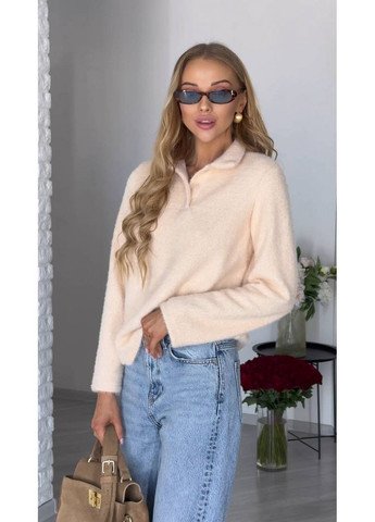 Кремовый женский свитер с альпаками Osoblyva