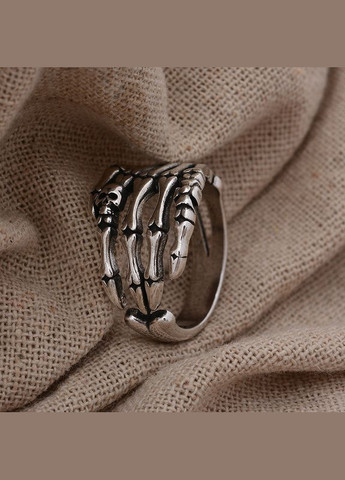Чоловіче кільце з черепом і кістками з неіржавкої сталі, колір срібло, розмір регулюється No Brand (327874952)