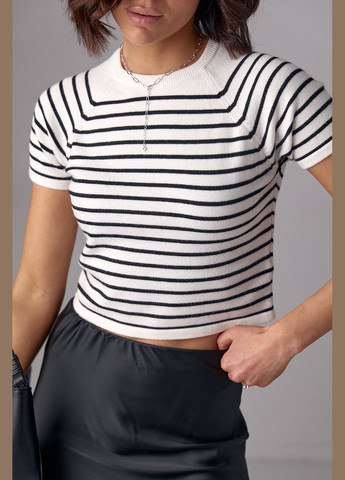 Молочная летняя укороченная женская футболка в полоску 654322 с коротким рукавом Lurex