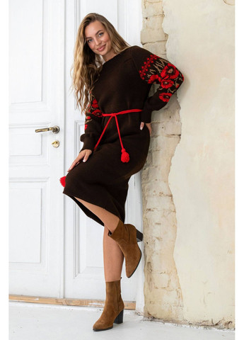 Коричнева жіноча тепла вязана сукня з вишивкою на рукавах любава шоколадна з червоними маками You Best