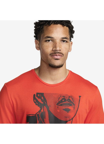 Красная мужская футболка m run energy rise 365 ss red Nike