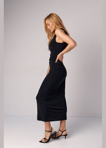 Черное деловое силуэтное платье миди без рукавов с драпировкой - бежевый Lurex