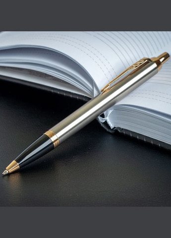 Подарунковий набір: Коробка + Кулькова ручка IM 17 Brushed Metal GT BP 22 232_TR + Блокнот Axent Partner Ukraine Cиній Parker (316622276)